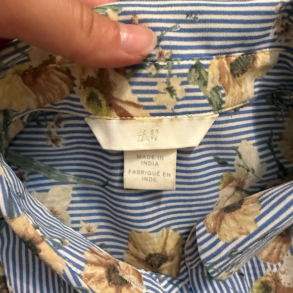 H&M Women’s Sleeveless Button Down Blouse Size 4 Blue Stripe Yellow Floral Top - Picture 7 of 7